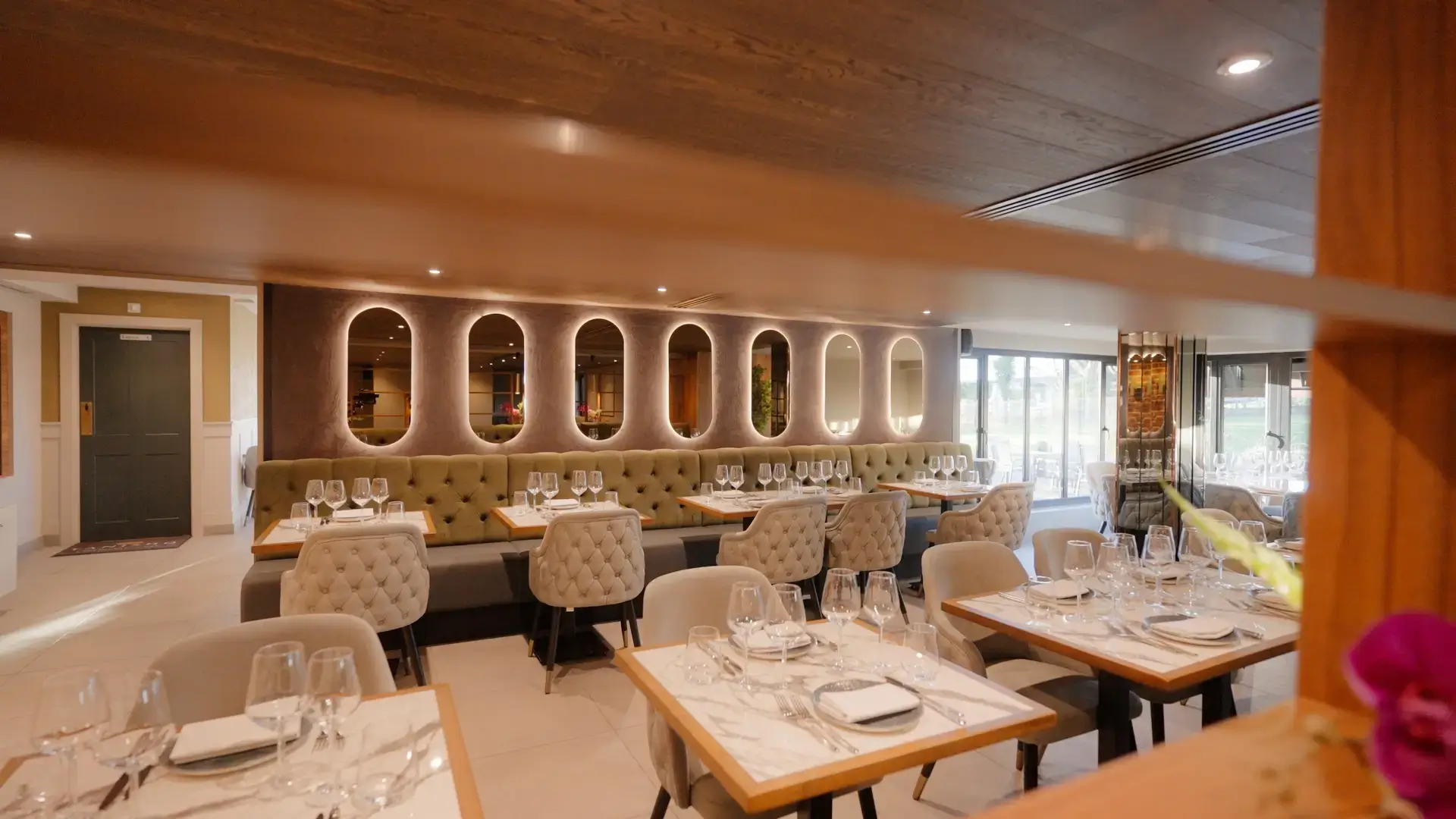 Aesthetic Restaurant near Brentwood