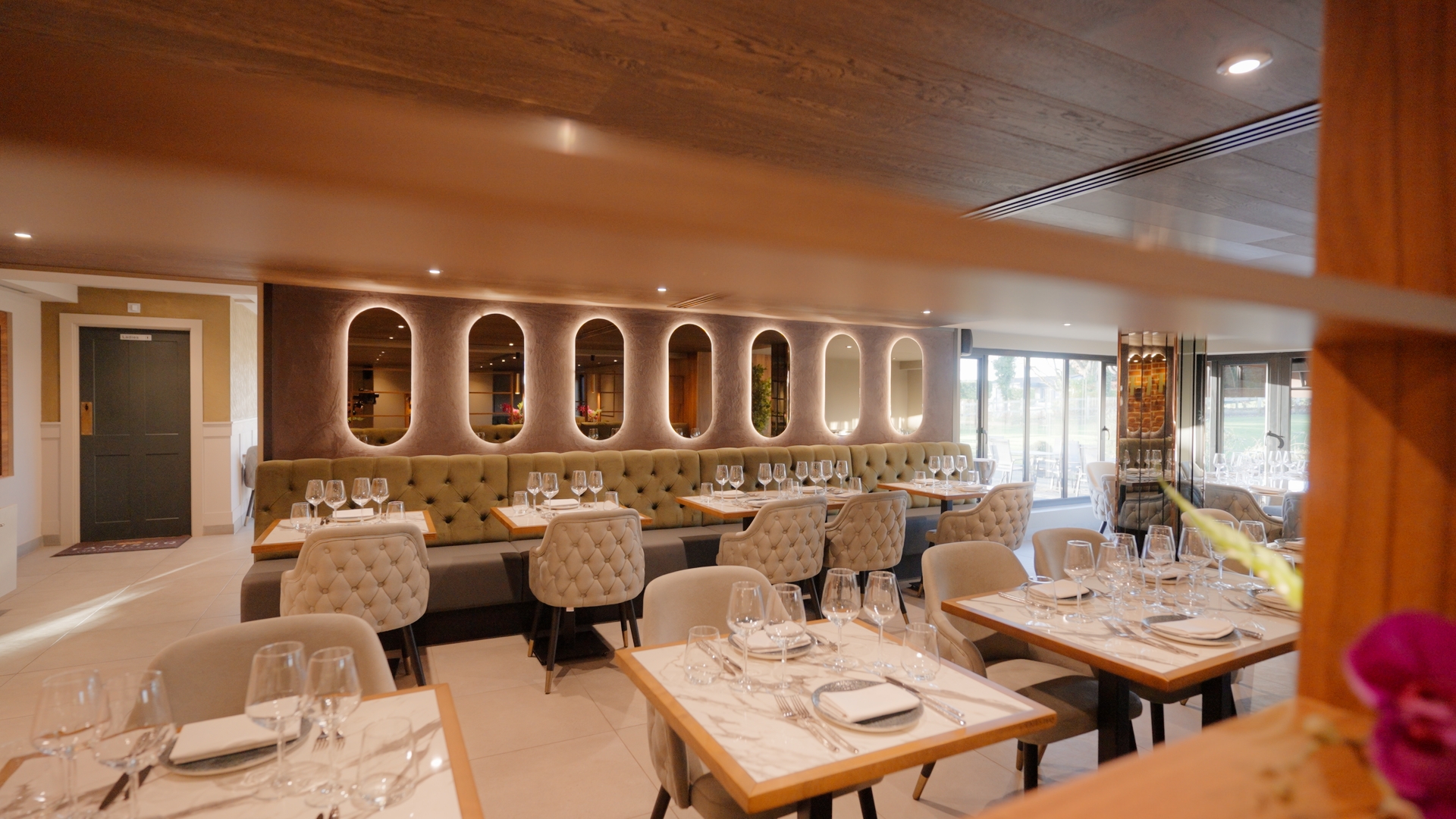 Aesthetic Restaurant near Brentwood